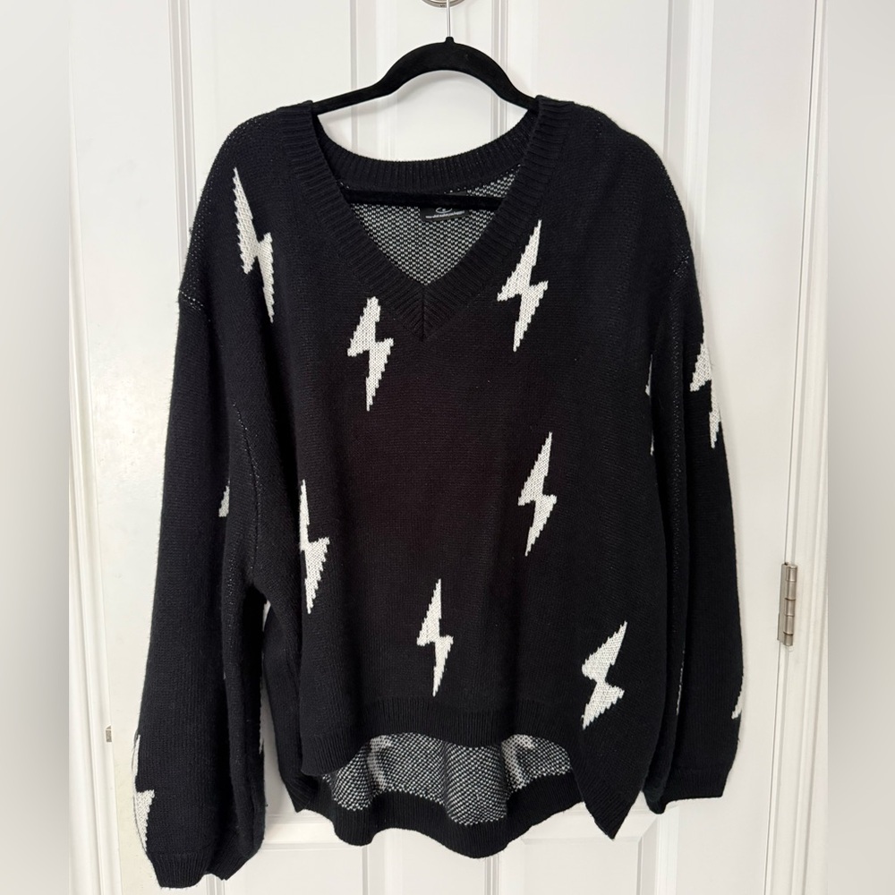 Dressed in LaLa | Oversized V-Neck Sweater w. Lightning Bolt Pattern